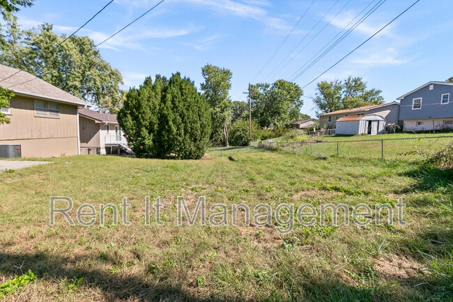 Building Photo - 12865 Valley St