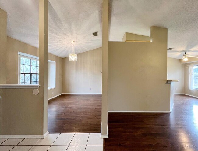 Building Photo - 1309 Texas Oak Way