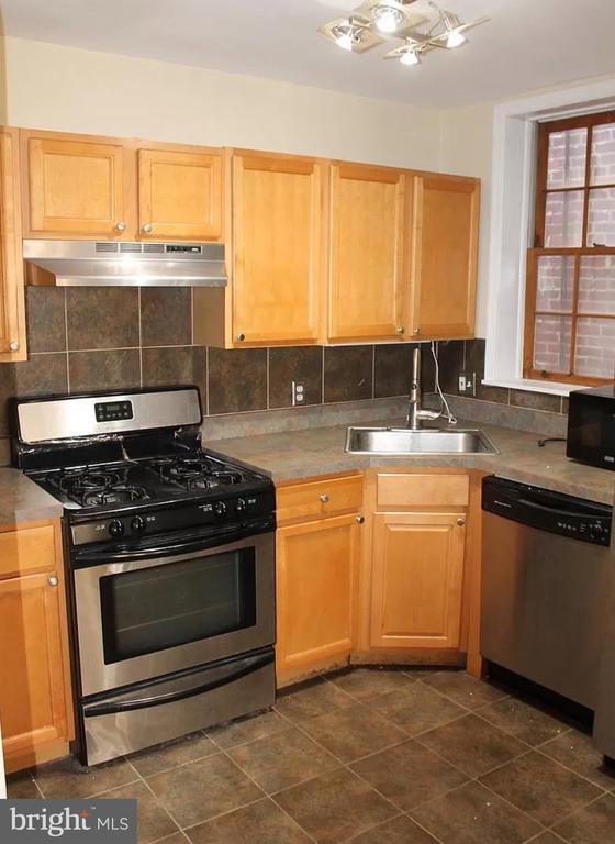Primary Photo - 237 Fairmount Ave