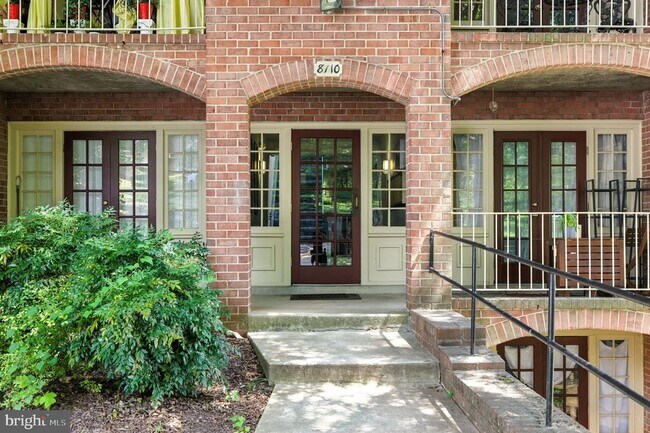 Foto del edificio - 8110 Colony Point Rd