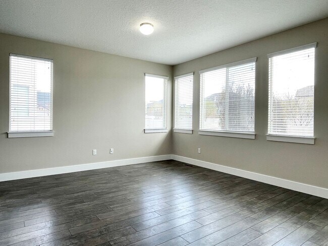 Foto del edificio - Darling Townhome at Thanksgiving Meadows!