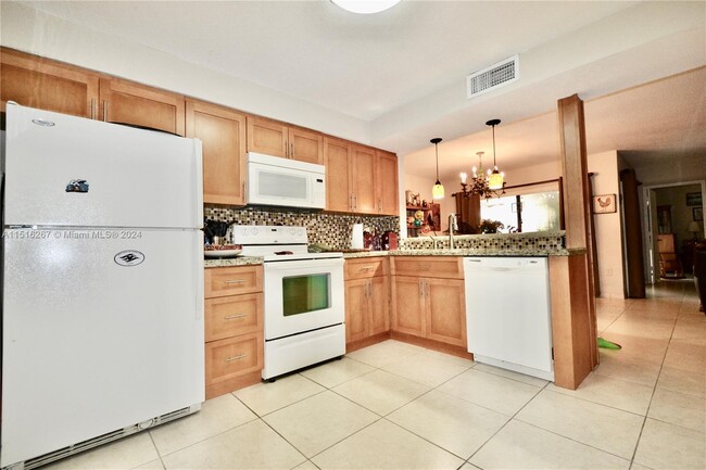 Building Photo - 9020 SW 125th Ave