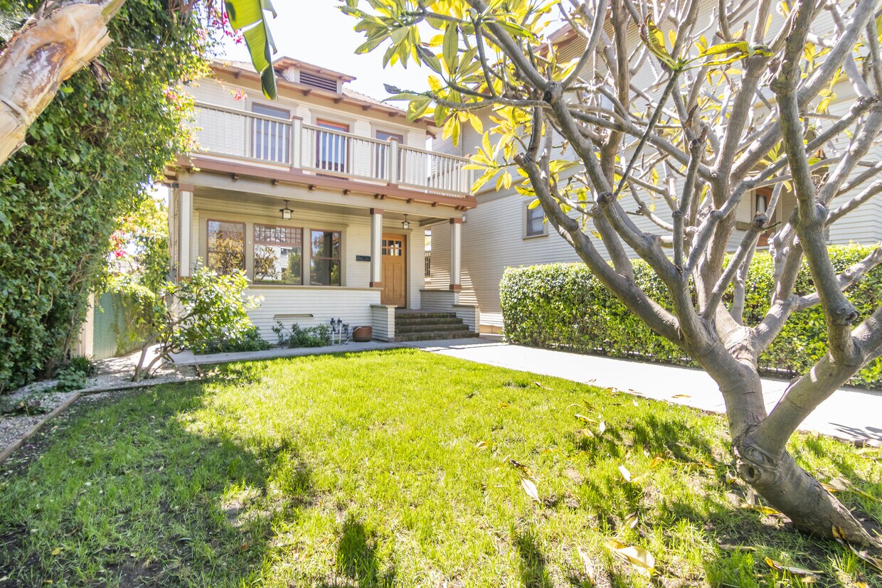 vista de la casa desde el patio delantero - 847 E Kensington Rd