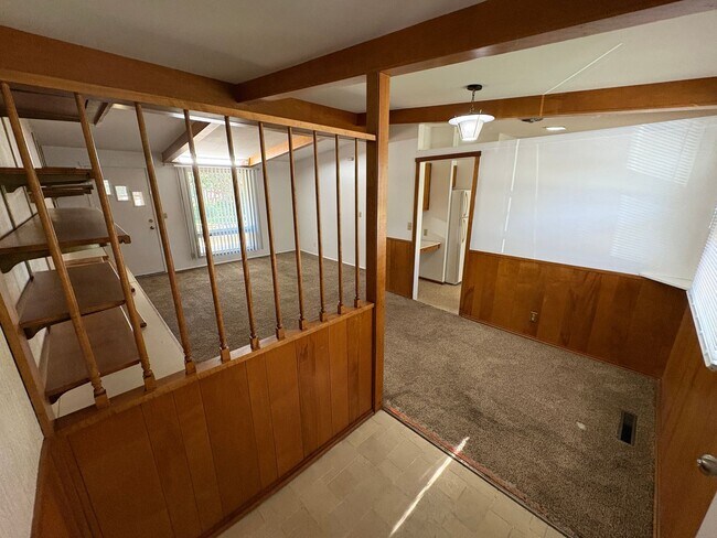 Foto del edificio - COMING SOON! Meadowlane neighborhood, Fenced Backyard, Laundry included