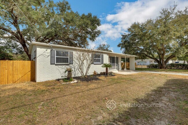 Building Photo - 7123 Hielo Dr