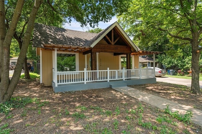 Photo - 2730 Gladstone Dr House