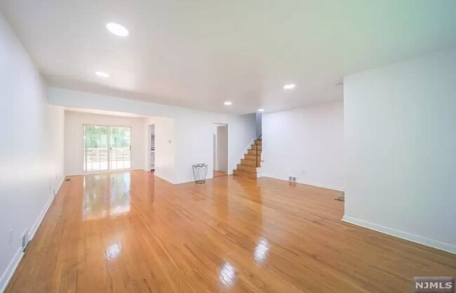 Photo - 10 Center St House