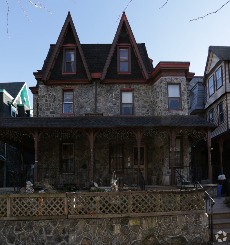 Building Photo - 4630 Chester Ave