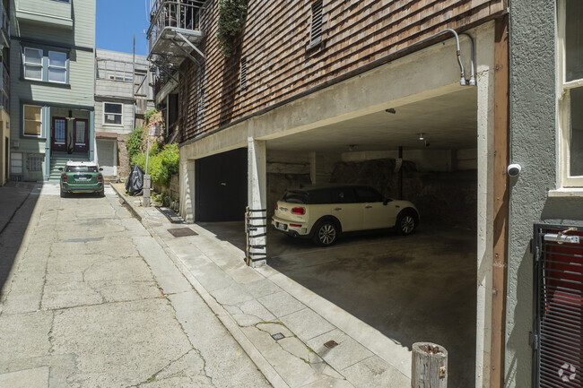Garage - 7-11 San Antonio Pl
