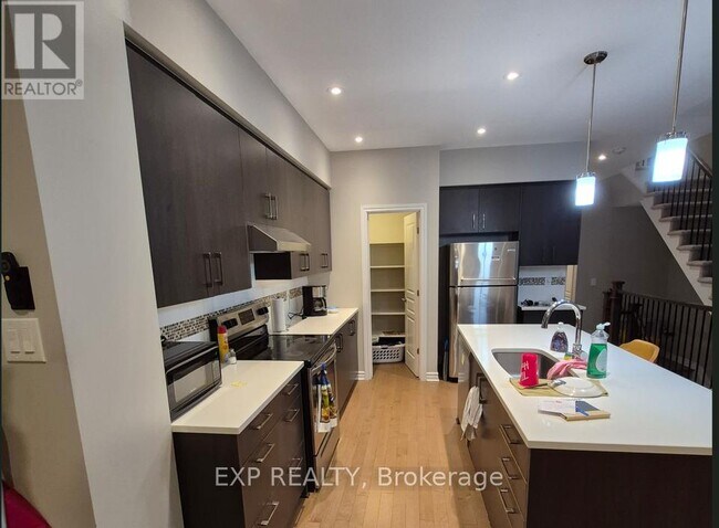 Building Photo - 448 Markdale Ter