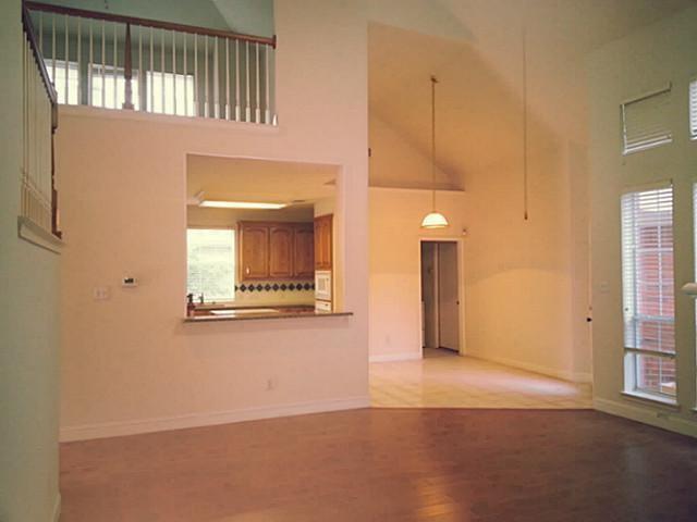 Foto del edificio - 3106 Kingsbury Dr