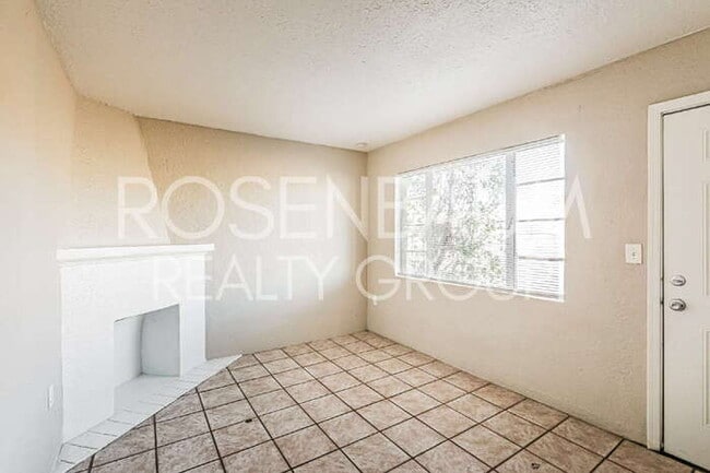 Foto del edificio - 302 W Flores St