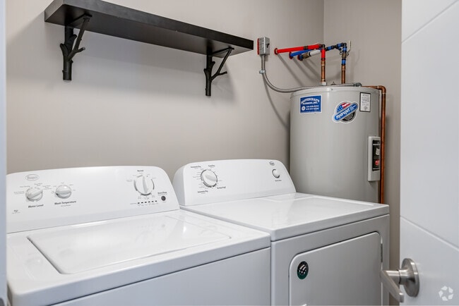 1BR, 1BA - 885SF - Laundry Room - Maple Cove of Ann Arbor