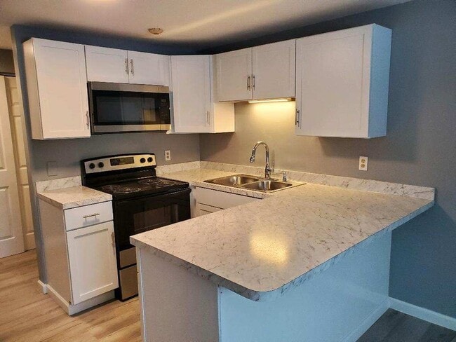 H31 lg 1BD - Handicap Kitchen - Deerfield Estates