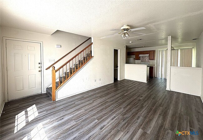 Foto del edificio - 5709 Redstone Dr