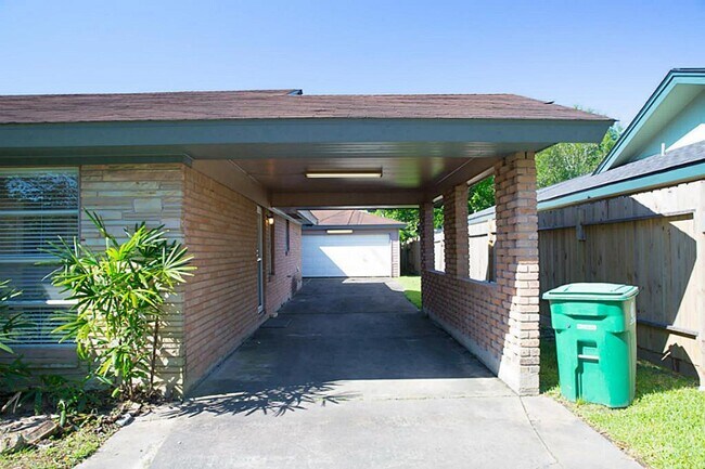 Building Photo - 4031 Martinshire Dr
