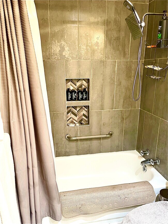 Foto del edificio - 124 Highridge Dr