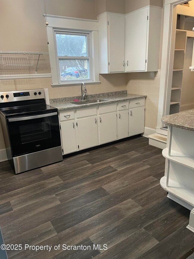 Building Photo - 1312 Main St