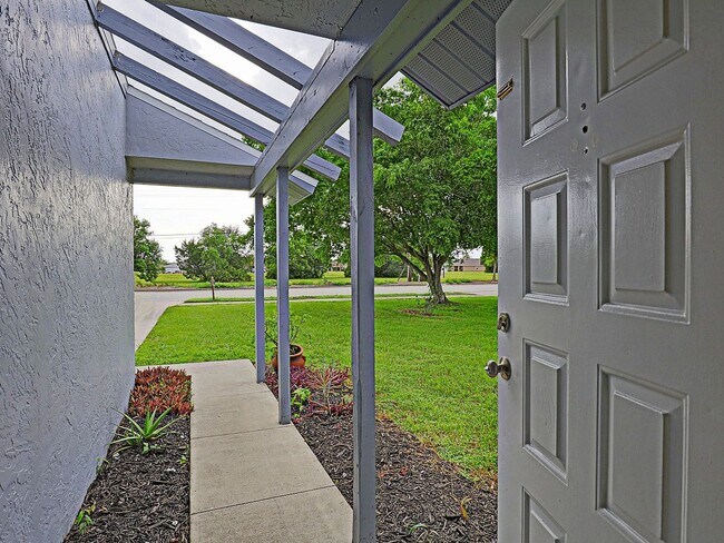 Foto del edificio - Duplex Cape Coral 3723