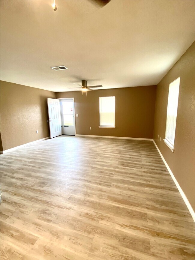 Foto del edificio - 411 Lindley Dr