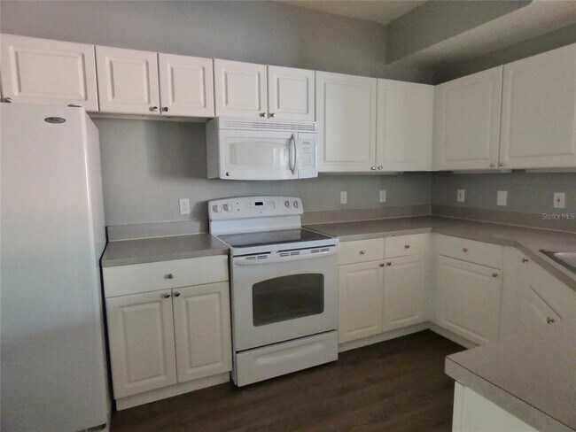 Foto del edificio - 5566 Metrowest Blvd