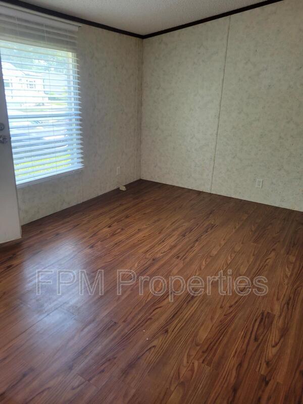 Building Photo - 205 Vintage Oak Cir
