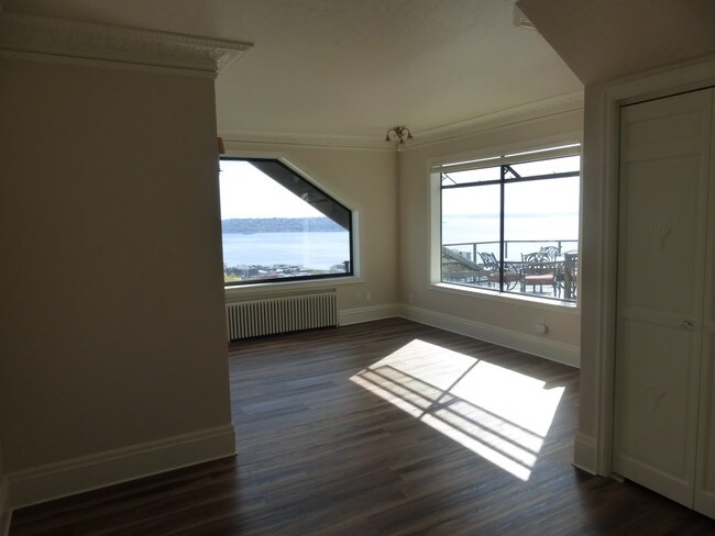 Building Photo - 211 W Highland Dr