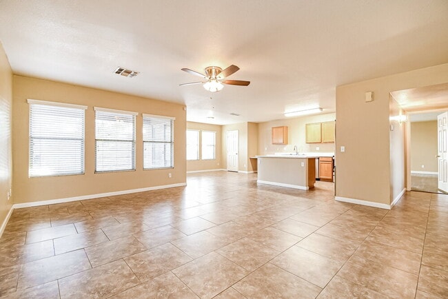 Building Photo - 775 W Aviary Way