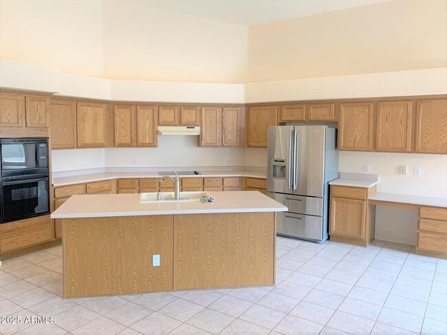 Building Photo - 6281 W Corona Dr