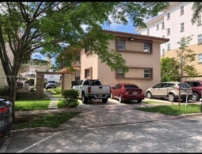 Building Photo - 110 Zamora Ave