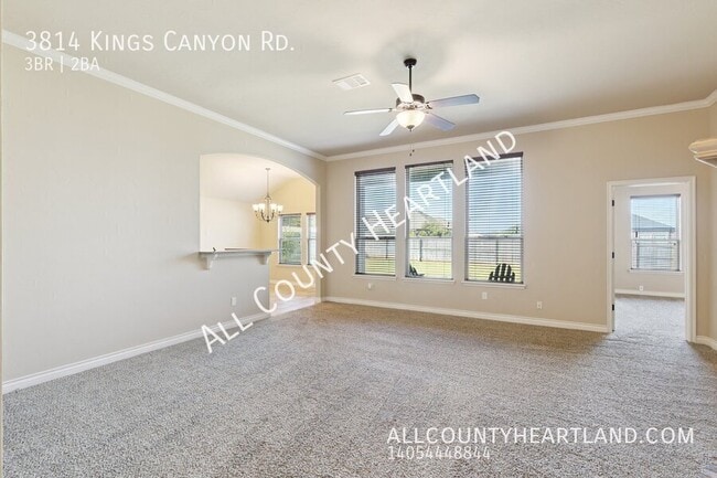 Building Photo - 3814 Kings Canyon Rd