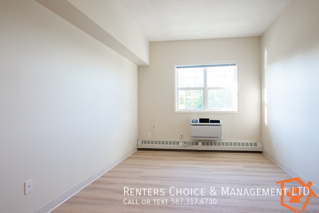 Building Photo - Senior Living In The Edwards 1 Bedroom Plus Den