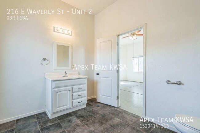 Foto del edificio - $745 Quaint Studio AVAILABLE NOW!