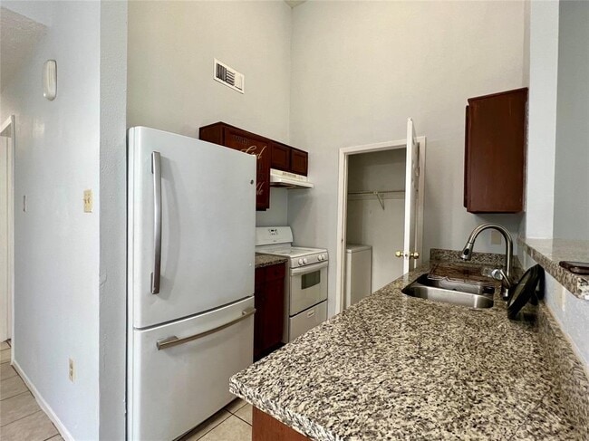 Foto del edificio - 5125 Beaver Hollow Dr