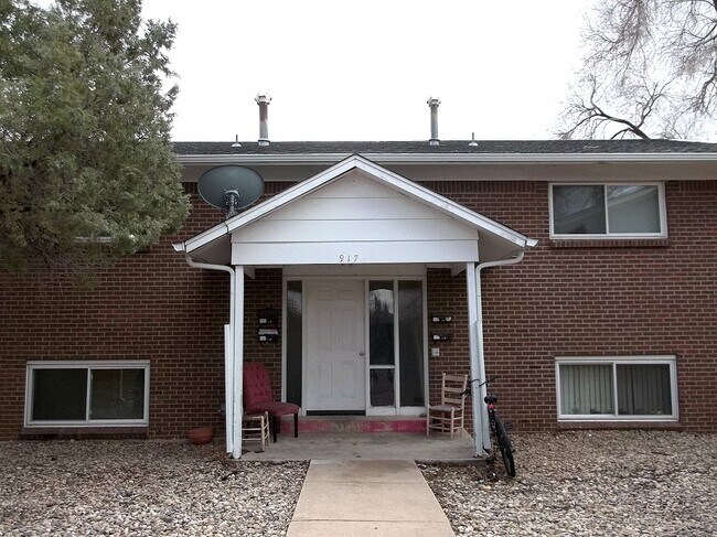Building Photo - 917 James Ct