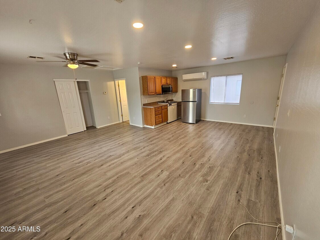 Foto principal - 7355 N Black Cyn Hwy
