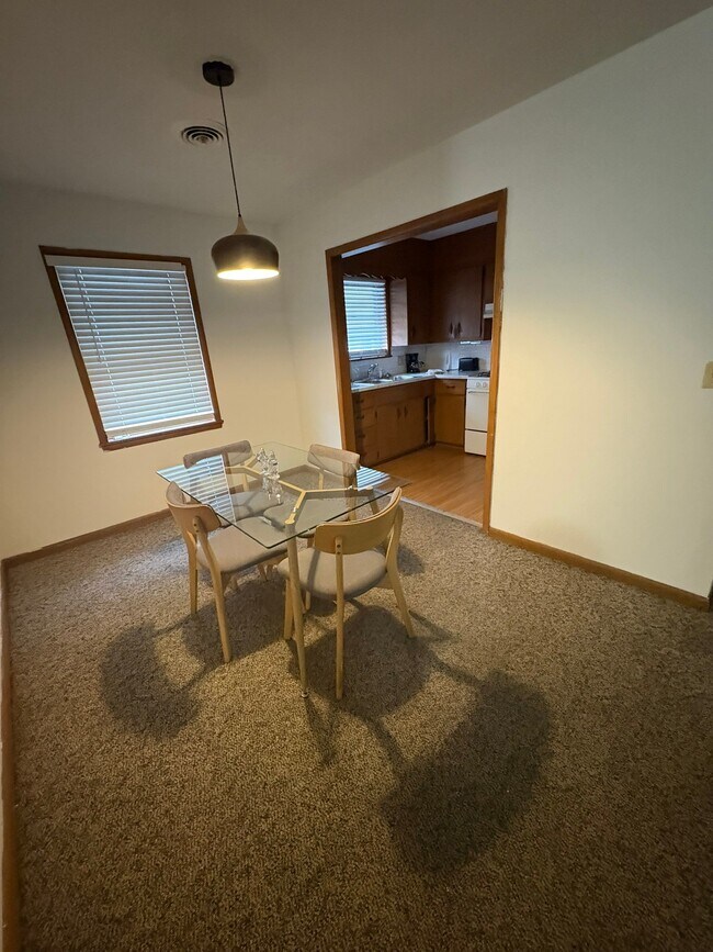Foto del edificio - 1215 E Elm St