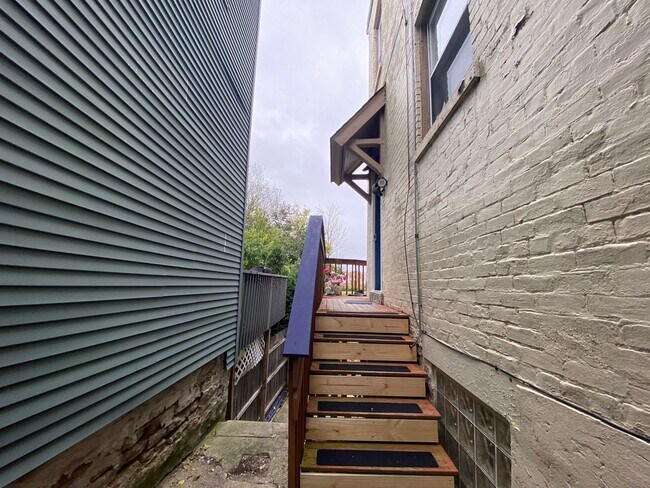 Foto del edificio - 6 Bed/2.5 Bath Mins. From UC $750/pp ($4,5...