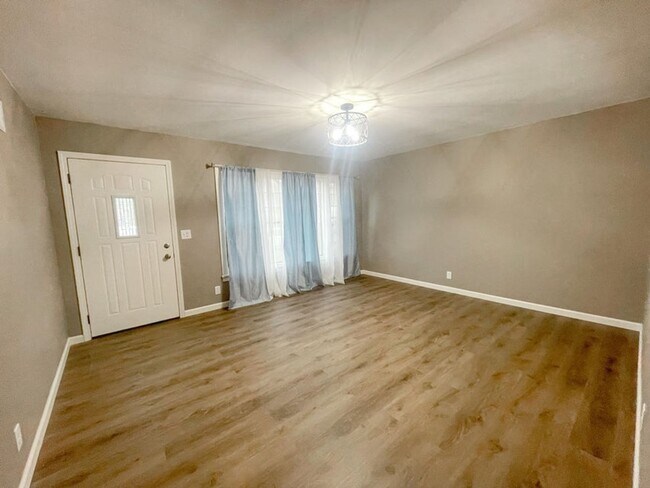 Foto del edificio - 3 Bedroom Single Family House