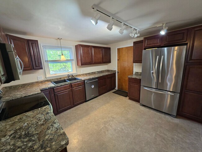 Foto del edificio - Greece Spacious 3 Bedroom 2 Full Bath Home...