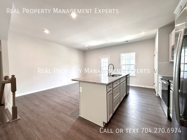 Building Photo - 1305 May Apple Dr