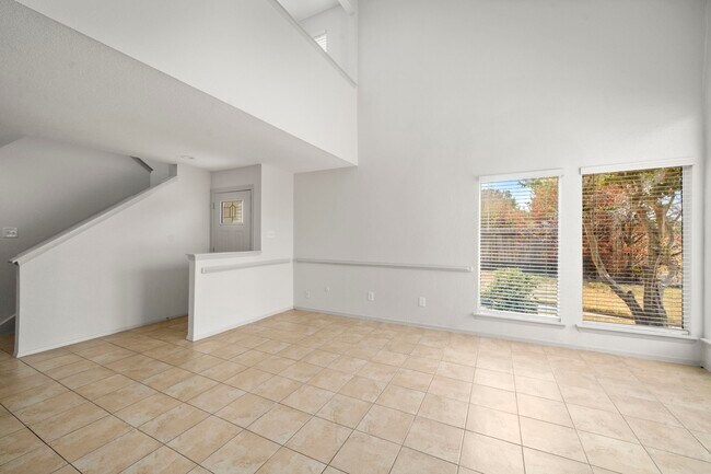 Foto del edificio - 7847 Green Lawn Dr