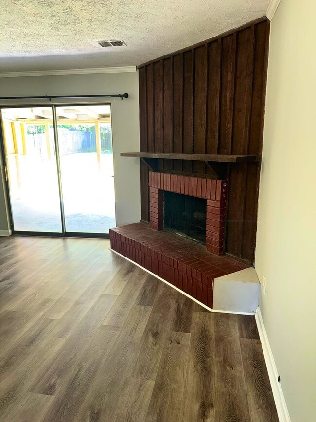 Foto del edificio - AVAILABLE NOW!!!