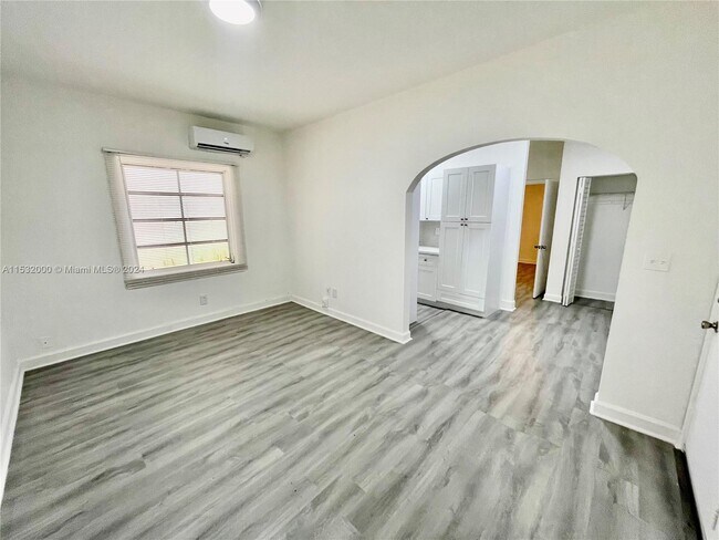 Foto del edificio - 935 Catalonia Ave