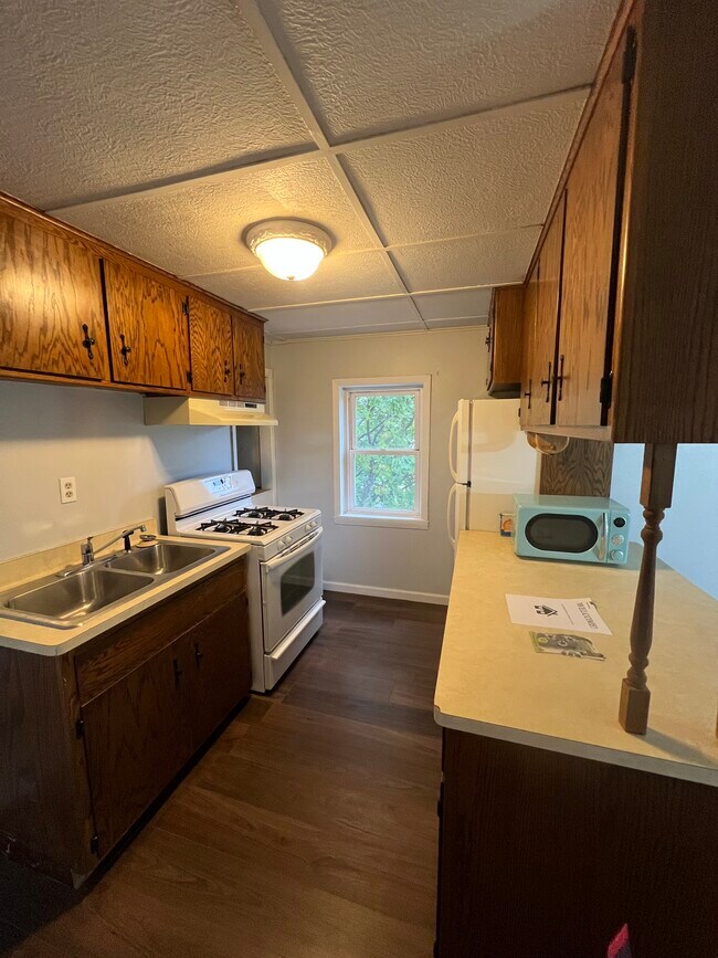Kitchen - 612 Werner St