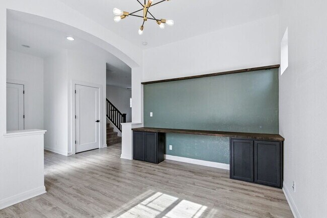 Building Photo - 6619 Mariposa Ct