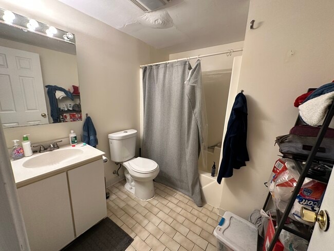 Building Photo - 102 Gainsborough St