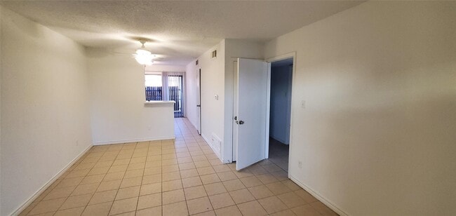 Building Photo - 1220 Shadowdale Dr