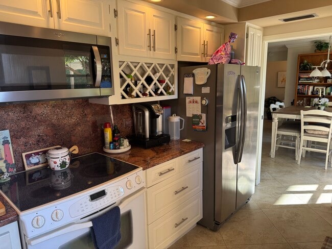 Building Photo - 14 Turtle Creek Dr