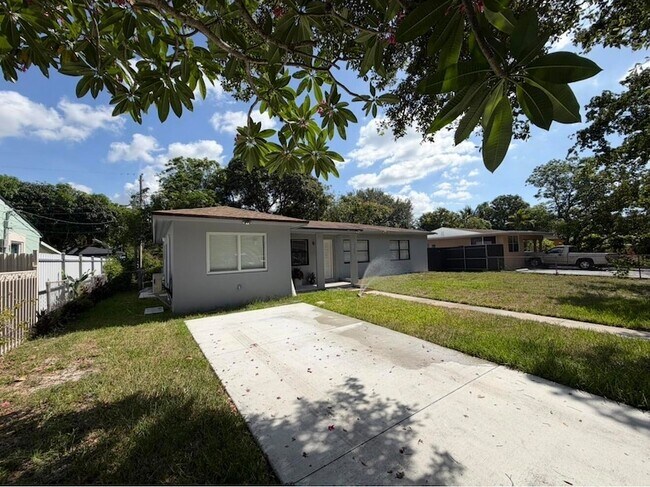 Building Photo - 1135 NW 127th St